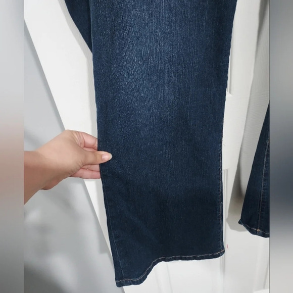 Torrid Dark Wash Mid-Rise Vintage Stretch Slim Boot Jeans in Size 24 S (Short) - Picture 3 of 13